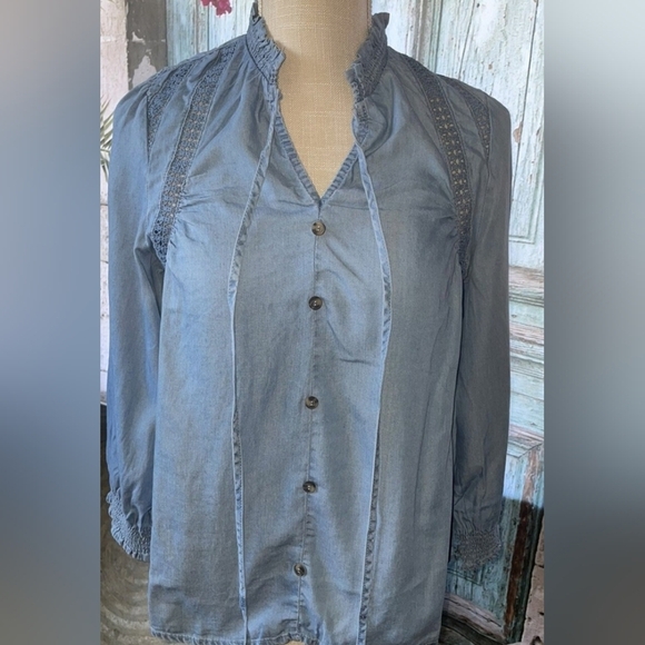 BLU PEPPER Denim Looking Lace Top Medium - Picture 1 of 3